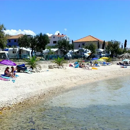 Lambrisa Apartmán