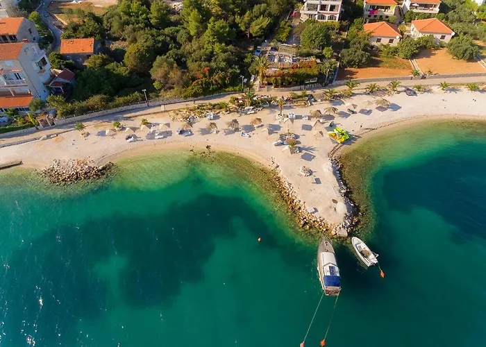 Apartament Lambrisa *