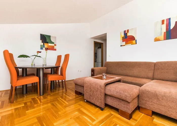 Lambrisa Apartament *