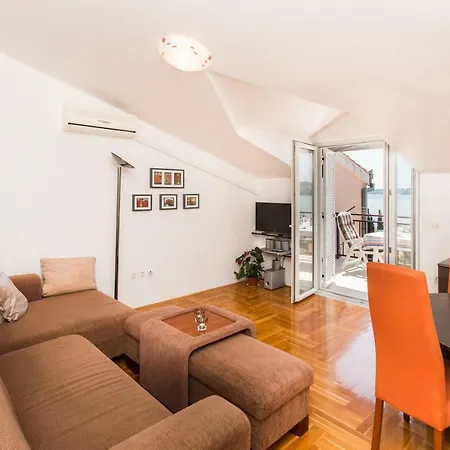 Lambrisa * Трогір