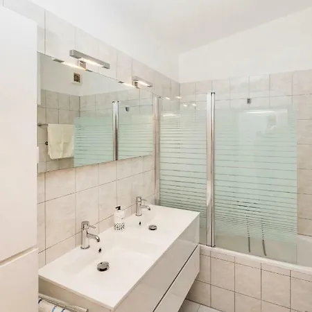 Lambrisa Apartment Trogir